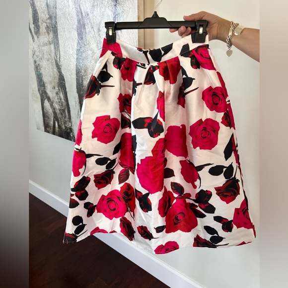 Classic pleated skirt - Picture 1 of 3